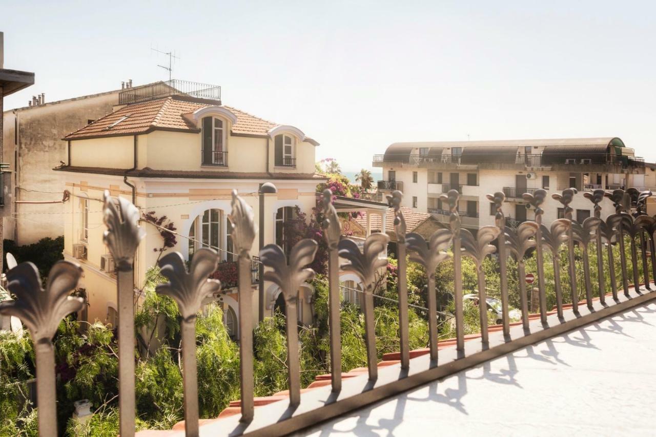 Palazzo Eugenia Suites Vasto Esterno foto
